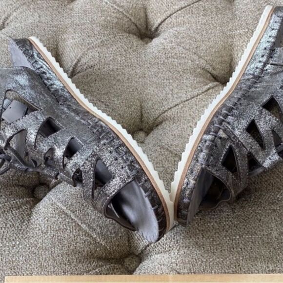 Trask Shimmery Metallic Sandals‎ - Picture 11 of 16